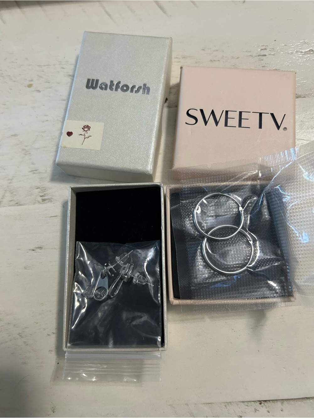 1 earrings Watforsh and 1 SWEETV Silver Hoop Earrings with Gift Box, Brand New